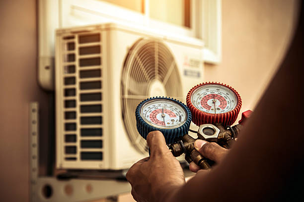 Professional Hvac technician working in Springville, IA